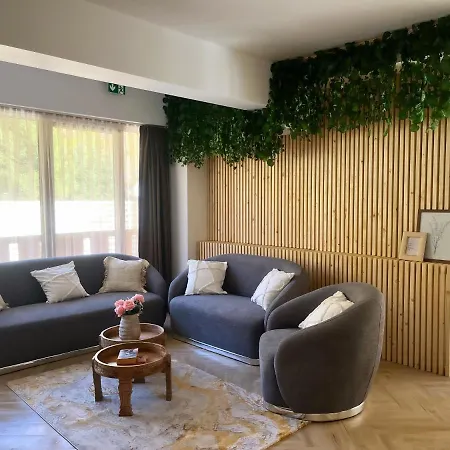 Casa Forrest & *